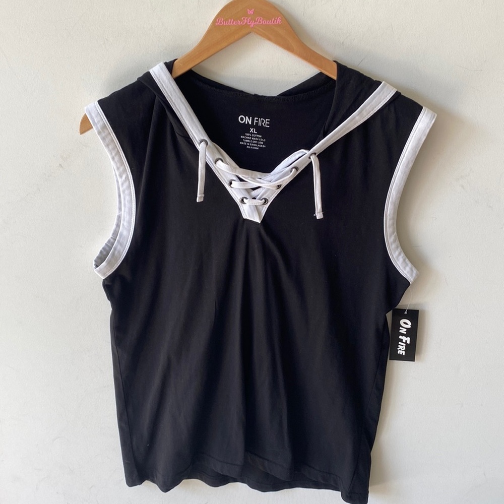 On Fire sleeveless hooded Top, Size XL, NWT